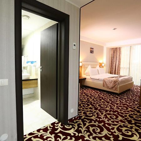 Hotel Articus Craiova Ngoại thất bức ảnh