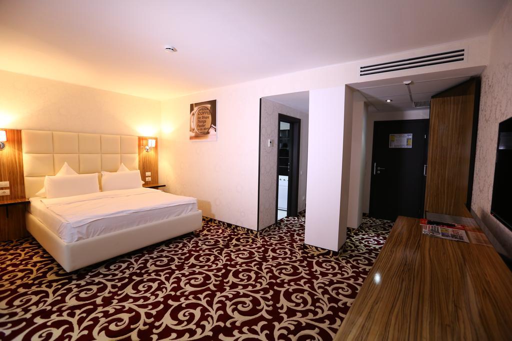 Hotel Articus Craiova Ngoại thất bức ảnh