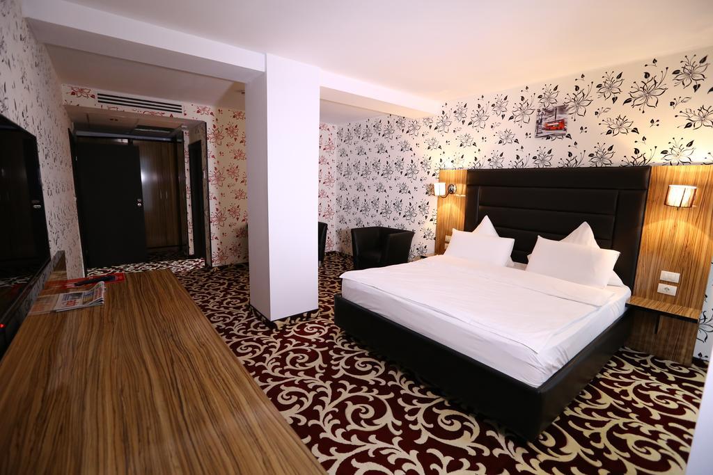 Hotel Articus Craiova Ngoại thất bức ảnh