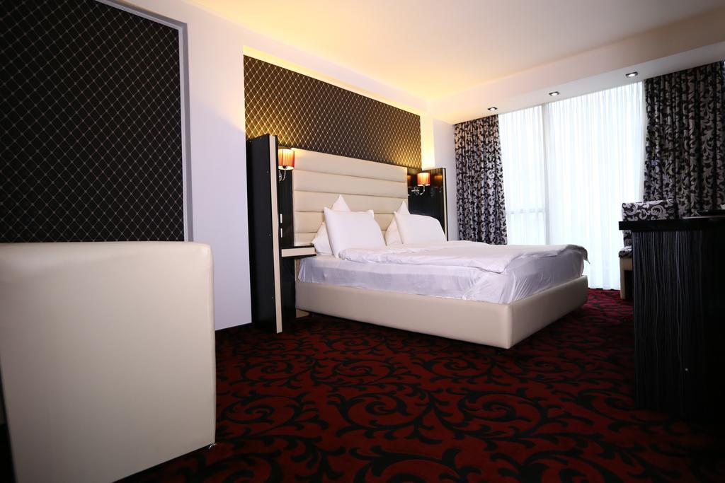 Hotel Articus Craiova Ngoại thất bức ảnh