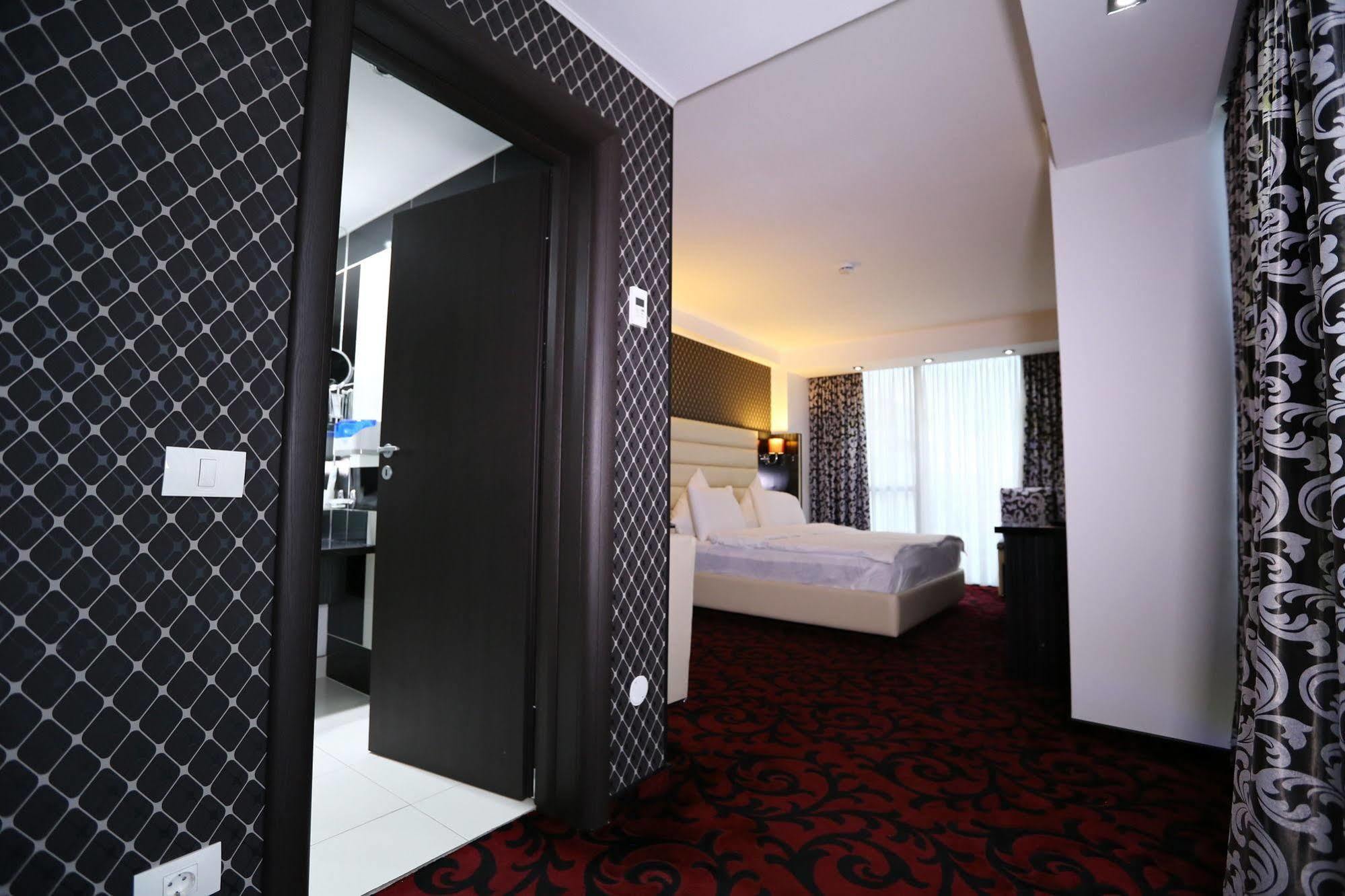 Hotel Articus Craiova Ngoại thất bức ảnh