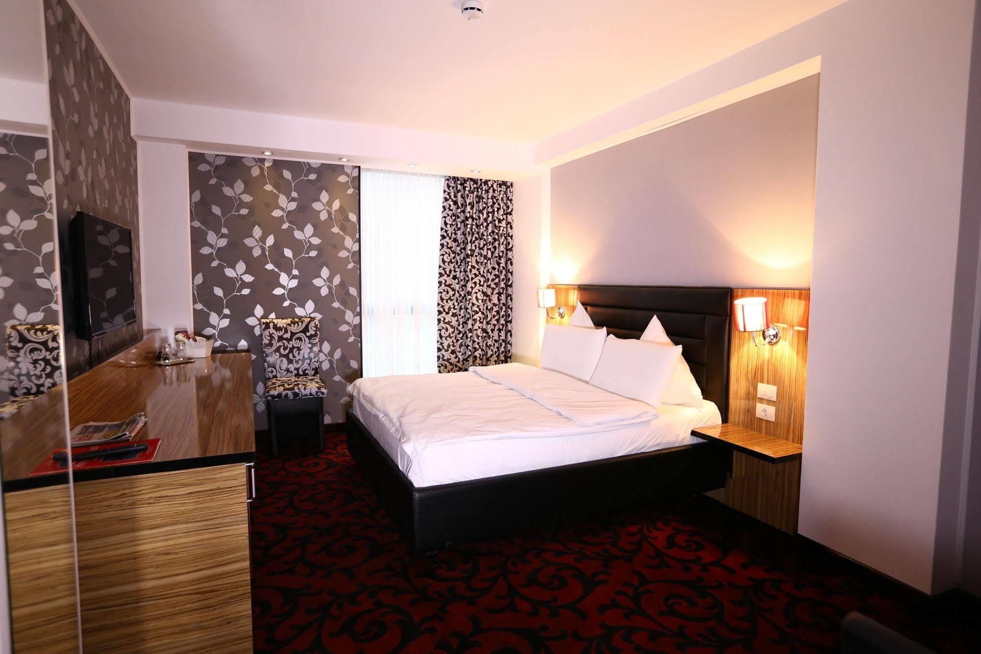 Hotel Articus Craiova Ngoại thất bức ảnh