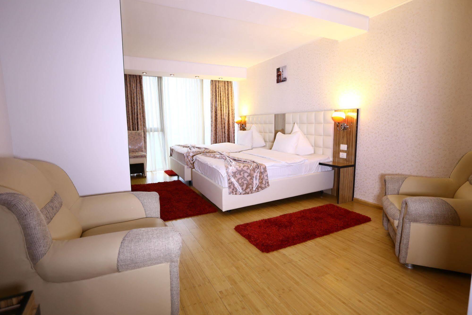 Hotel Articus Craiova Ngoại thất bức ảnh