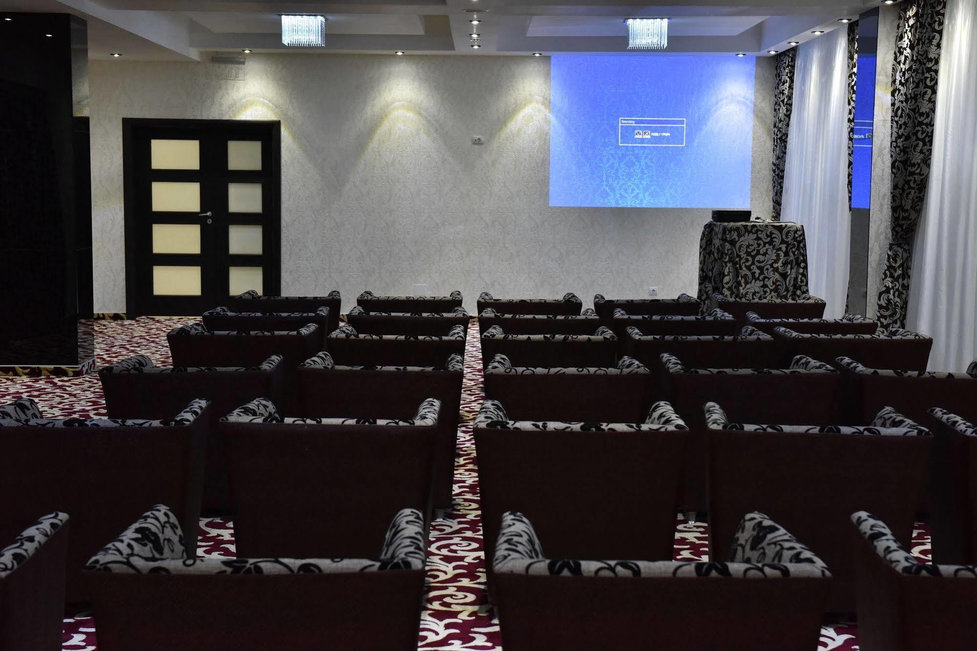 Hotel Articus Craiova Ngoại thất bức ảnh